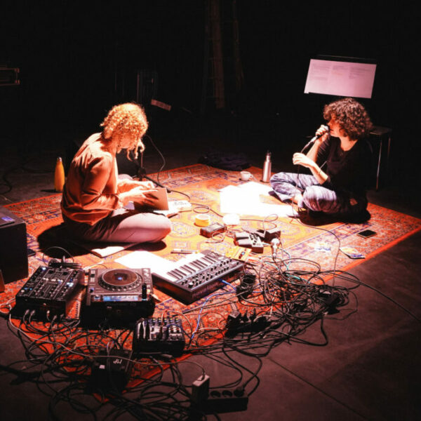 Résidence Zaïneb Hamdi et Soumaya Phéline © Kevin Dochain Résidence Zaïneb Hamdi et Soumaya Phéline © Kevin Dochain