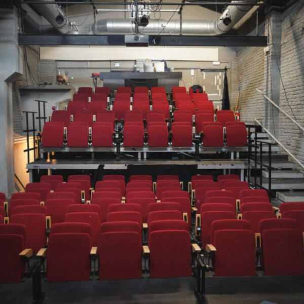 Grande salle (semi-gradins) Grande salle (semi-gradins)